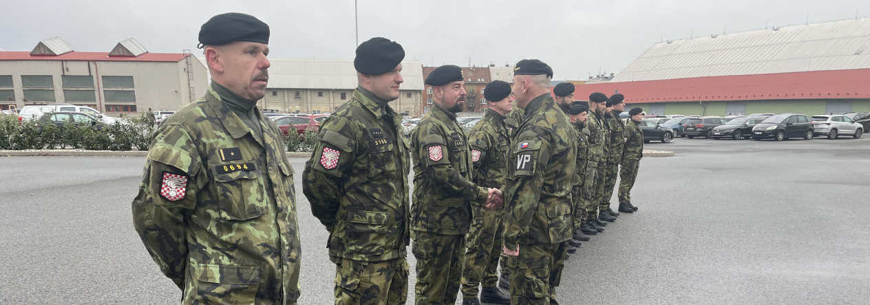 Gratulace velitele příslušníkům jmenovaným do vyšší hodnosti
