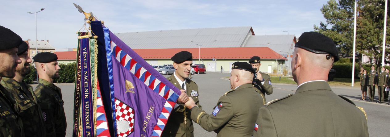 předání Bojového praporu