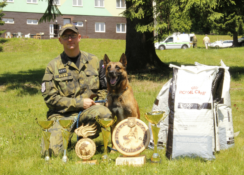vitez_rotny_stanislav_dolezal_s_tomim.jpg